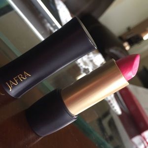 Jafra full covered matte lipstick color:flirt NEW